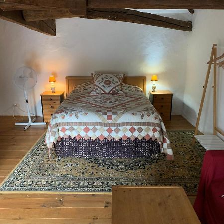 Chambre Sdb Privee Townhouse 26 Chambres D'Hotes Civray Civray  Dış mekan fotoğraf