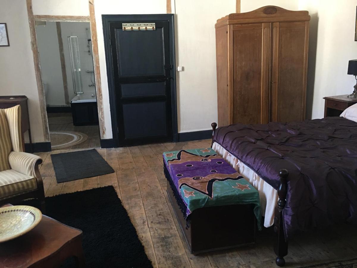 Chambre Sdb Privee Townhouse 26 Chambres D'Hotes Civray Civray  Dış mekan fotoğraf