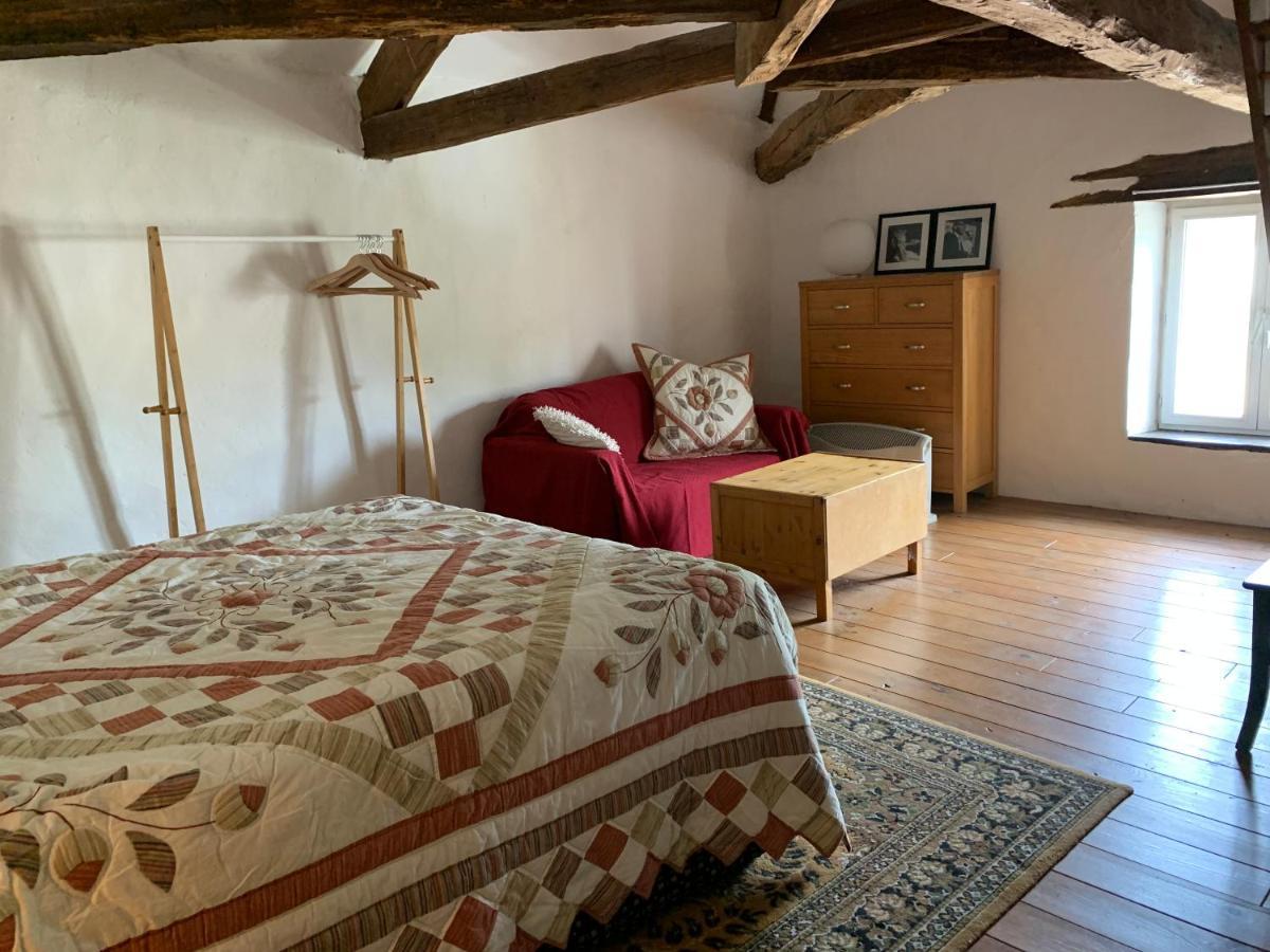 Chambre Sdb Privee Townhouse 26 Chambres D'Hotes Civray Civray  Dış mekan fotoğraf